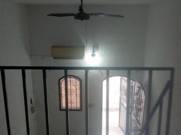 DEPARTAMENTO DE 1 AMBIENTE, CON ENTREPISO, ENTRADA INDEPENDIENTE, PLANTA BAJA AL FRENTE.