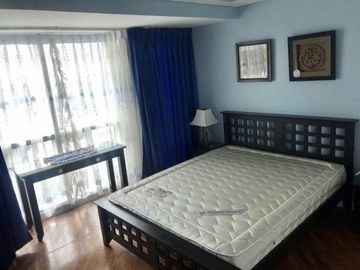 Condominium 2 Bedrooms: 1BR plus Den Condo For Sale in Manansala Tower Rockwell Makati City