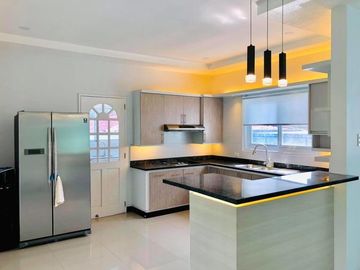 Elegant House with 5 Bedrooms for SALE or RENT in Angeles City