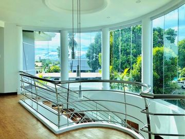 Elegant House with 5 Bedrooms for SALE or RENT in Angeles City