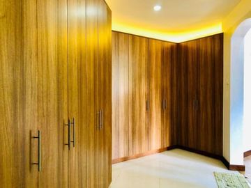 Elegant House with 5 Bedrooms for SALE or RENT in Angeles City