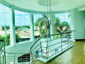 Elegant House with 5 Bedrooms for SALE or RENT in Angeles City