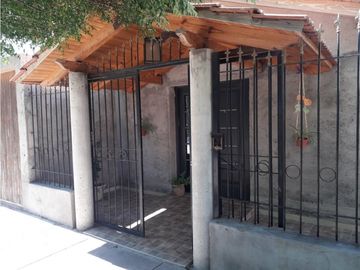 VENDO CASA GRANDE EN PERDRIEL BARRIO URVISER LUJAN DE CUYO