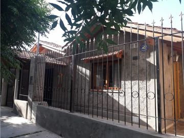 VENDO CASA GRANDE EN PERDRIEL BARRIO URVISER LUJAN DE CUYO