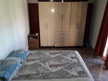 VENDO CASA GRANDE EN PERDRIEL BARRIO URVISER LUJAN DE CUYO