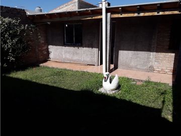 VENDO CASA GRANDE EN PERDRIEL BARRIO URVISER LUJAN DE CUYO