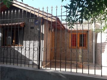 VENDO CASA GRANDE EN PERDRIEL BARRIO URVISER LUJAN DE CUYO