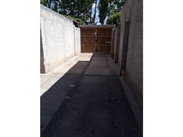VENDO CASA GRANDE EN PERDRIEL BARRIO URVISER LUJAN DE CUYO