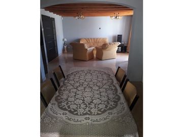 VENDO CASA GRANDE EN PERDRIEL BARRIO URVISER LUJAN DE CUYO