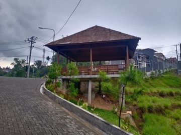 rumah murah 2 lantai sariwangi ubud villa tropis