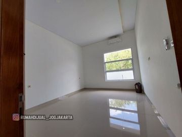 Rumah Mewah Modern Siap Huni dekat UII Jalan Kaliurang