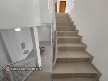 Rumah Mewah Modern Siap Huni dekat UII Jalan Kaliurang