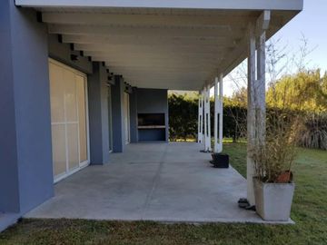Casa en venta al lago en Cabos del Lago