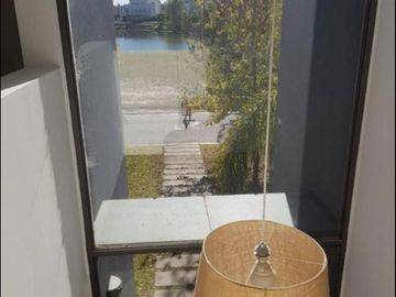 Casa en venta al lago en Cabos del Lago