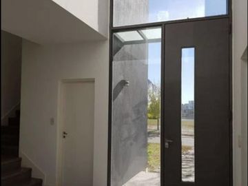 Casa en venta al lago en Cabos del Lago