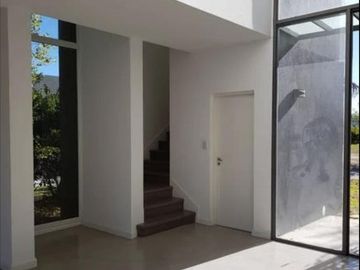 Casa en venta al lago en Cabos del Lago