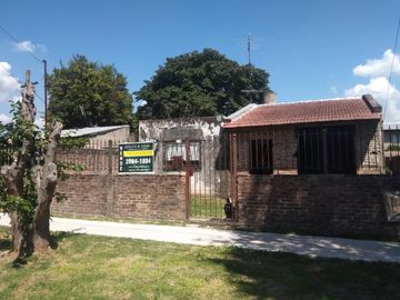 casa en Claypole a metros de Araujo