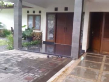 Rumah Luas di Tubagus Ismail dekat Dago