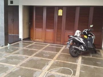 Rumah Luas di Tubagus Ismail dekat Dago
