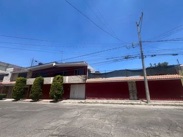 CASA EN VENTA ZONA BUGAMBILIAS, MUY CERCA DE LA BUAP, EXCELENTE UBICACION!