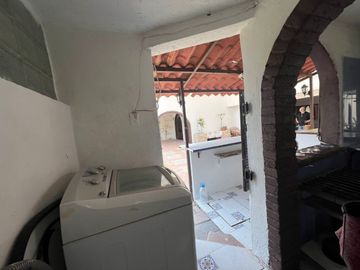CASA EN VENTA ZONA BUGAMBILIAS, MUY CERCA DE LA BUAP, EXCELENTE UBICACION!
