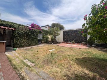 CASA EN VENTA ZONA BUGAMBILIAS, MUY CERCA DE LA BUAP, EXCELENTE UBICACION!