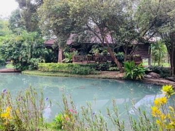 EXQUISITE LUXURY HOME/RESORT WITH FURTHER DEVELOPMENT OPPORTUNITY!!!