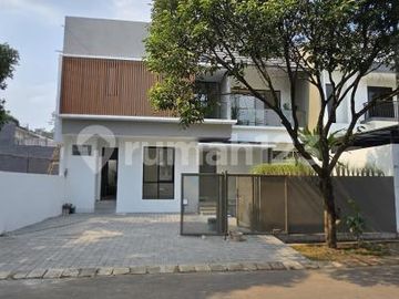 Dijual Rumah Bagus Semi Furnished Posisi Badan di BSD City Tangerang