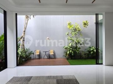 Dijual Rumah Bagus Semi Furnished Posisi Badan di BSD City Tangerang