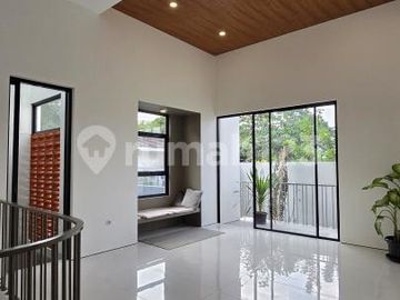 Dijual Rumah Bagus Semi Furnished Posisi Badan di BSD City Tangerang