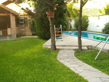 Excelente chalet sobre lote 12x37, 340m2 cubiertos