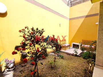 🏡 ¡Vive el confort y la exclusividad en Urb. El Ingeniero I - Chiclayo!
Descubre esta espectacular casa de 348 m² construidos sobre un terreno de 185
