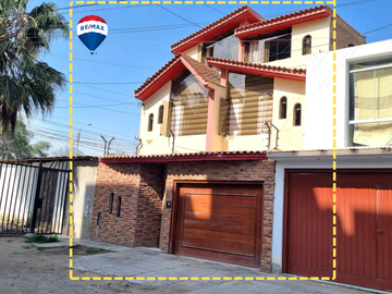 🏡 ¡Vive el confort y la exclusividad en Urb. El Ingeniero I - Chiclayo!
Descubre esta espectacular casa de 348 m² construidos sobre un terreno de 185