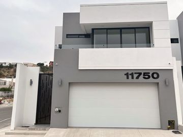 Se vende casa nueva en priv. Bugambilias, Hacienda de Agua Caliente Tijuana