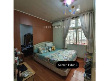 Rumah 2 Lantai Semi Furnished Lokasi Perumahan Ancol Timur