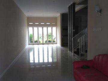 Rumah kavling turun harga di jalan saturnus dekat margahayu