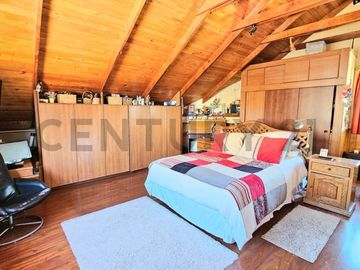 En venta Amplia Casa uso Mixto, 4 niveles, Andalué