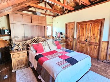 En venta Amplia Casa uso Mixto, 4 niveles, Andalué