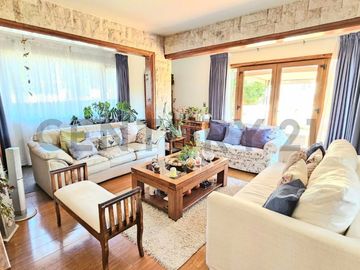 En venta Amplia Casa uso Mixto, 4 niveles, Andalué