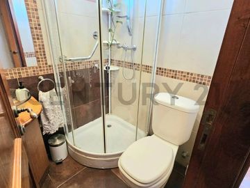 En venta Amplia Casa uso Mixto, 4 niveles, Andalué