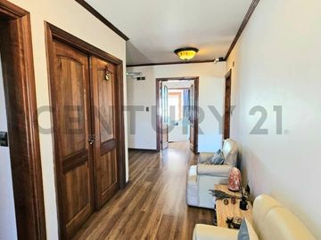 En venta Amplia Casa uso Mixto, 4 niveles, Andalué