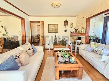 En venta Amplia Casa uso Mixto, 4 niveles, Andalué