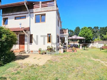 En venta Amplia Casa uso Mixto, 4 niveles, Andalué