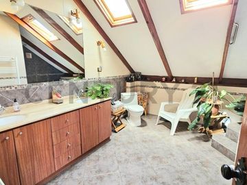 En venta Amplia Casa uso Mixto, 4 niveles, Andalué