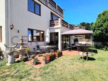 En venta Amplia Casa uso Mixto, 4 niveles, Andalué