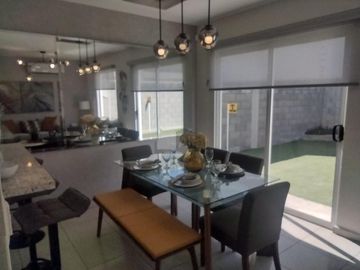 Casa en venta al Poniente de Saltillo Fracc. Triana modelo provenza