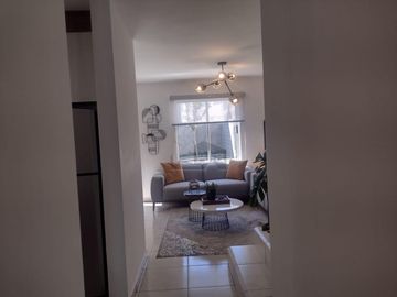 Casa en venta al Poniente de Saltillo Fracc. Triana modelo provenza