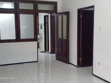 Disewakan Rumah 1,5 Lantai Lokasi Di Jl. Manyar Rejo, Sukolilo Surabaya