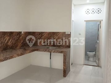 Rumah Nyaman 2 Lantai Siap Huni di Villa Melati Mas, Tangerang Selatan