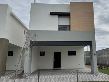 CASA EN VENTA por avenida concordia y santo domingo APODACA